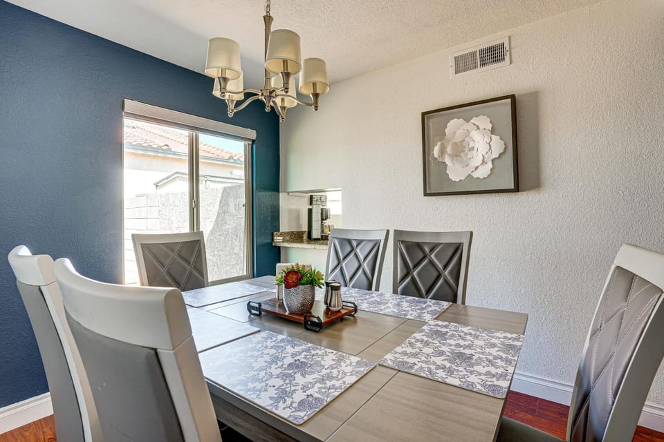 Heart of West Valley! Family Home w/ Yard & Patio House in Glendale