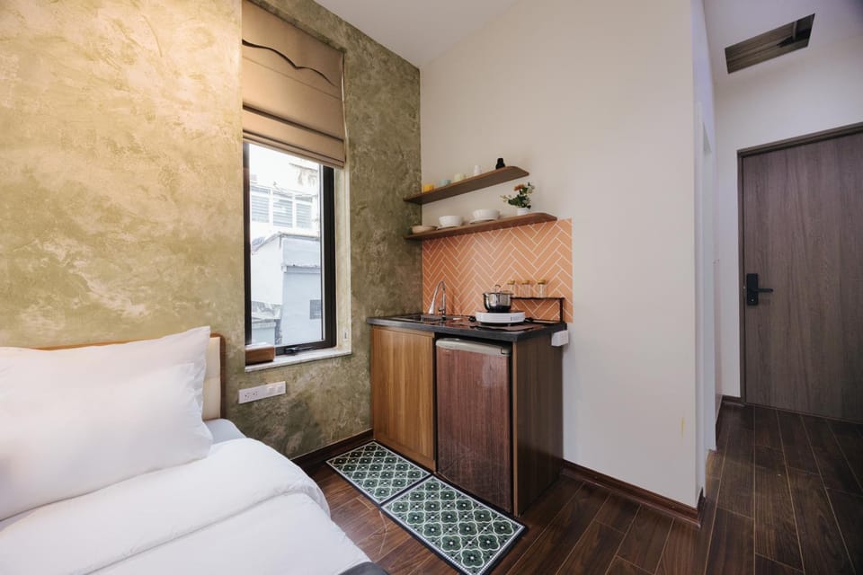 luxury Central studio next to Opera house- LIFT- Netflix Bed and Breakfast in Hanoi