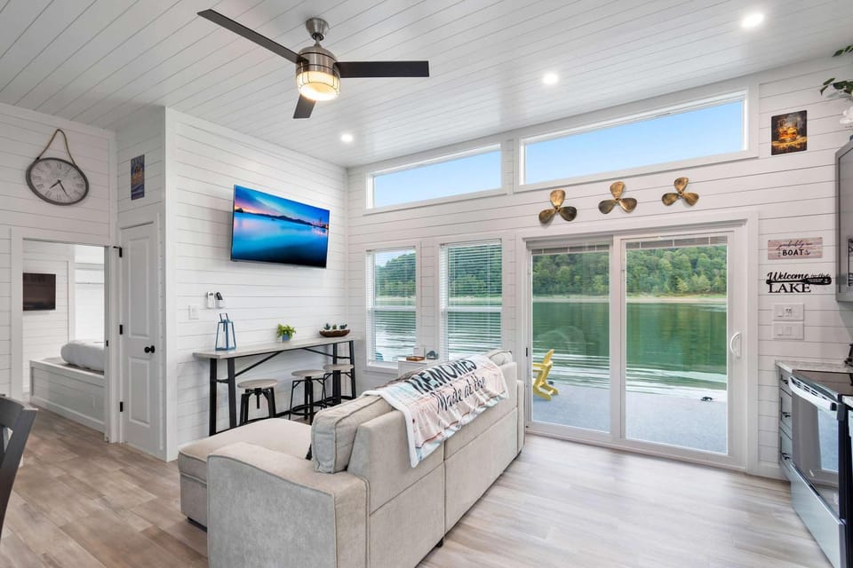 The Bourbon Barge - Floating BoatHouse on Cumberland House in Lake Cumberland