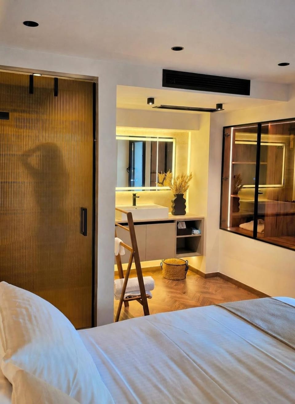 Shower, Bedroom