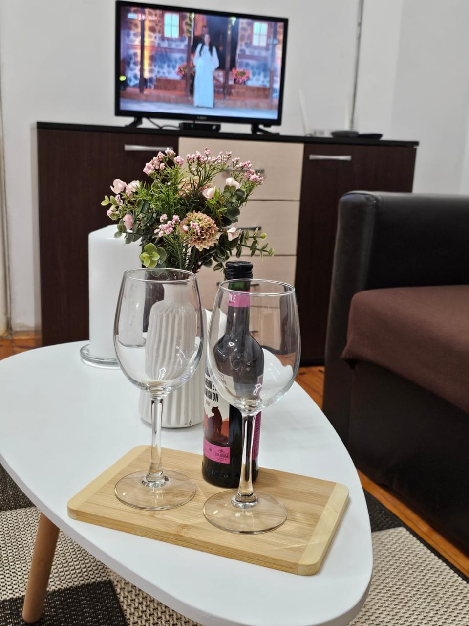 TV and multimedia, Living room, Seating area, Drinks