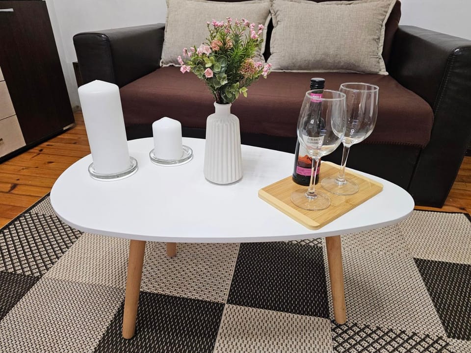 Living room, Food and drinks, Seating area, Drinks, Alcoholic drinks