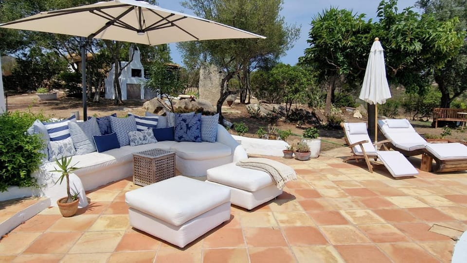 Swimming pool, sunbed