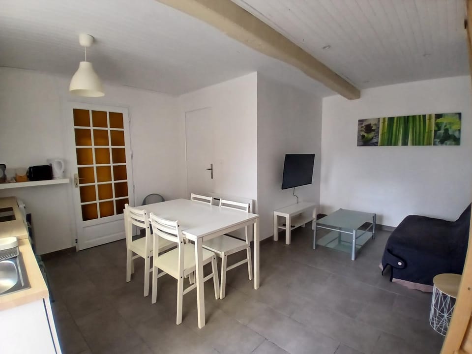TV and multimedia, Living room, Dining area