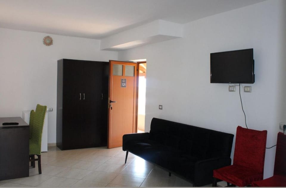 Communal lounge/ TV room, Living room, Seating area