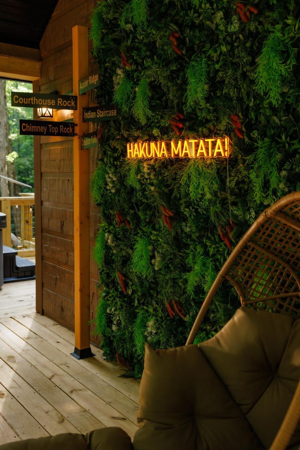 Patio, Decorative detail, Seating area