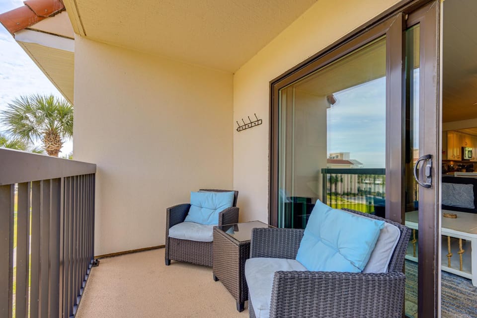 Walk to St Augustine Beach! Resort-Style Condo House in Butler Beach