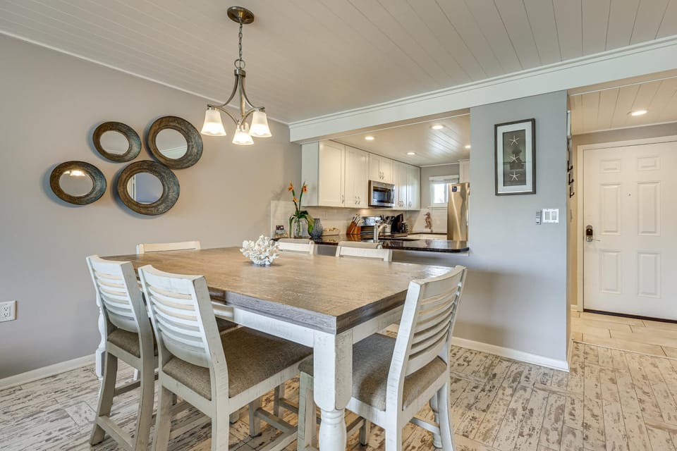 Walk to St Augustine Beach! Resort-Style Condo House in Butler Beach