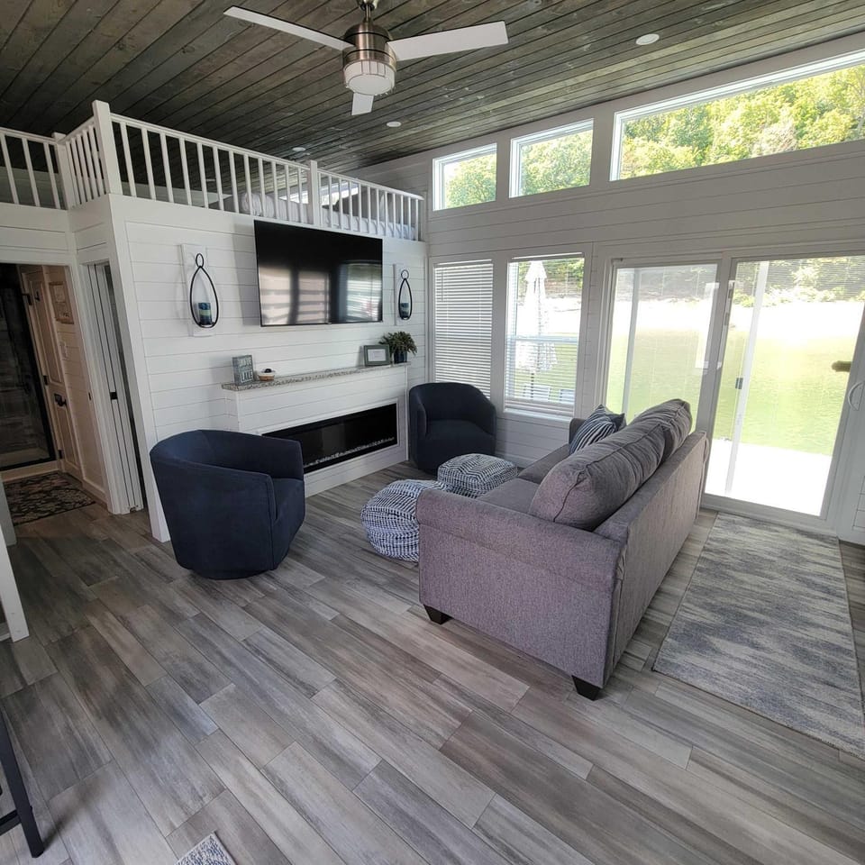 Boat Dreamzzz - Floating House on Cumberland House in Lake Cumberland