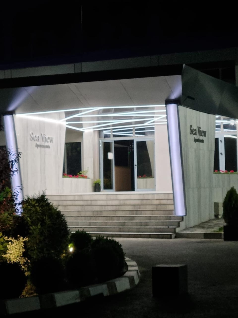 Facade/entrance