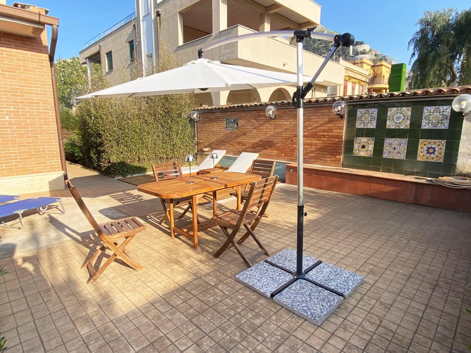 Dining area, Garden view