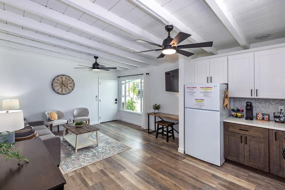 Just Steps to the beach with Ocean & Pier Views Apartment in San Clemente