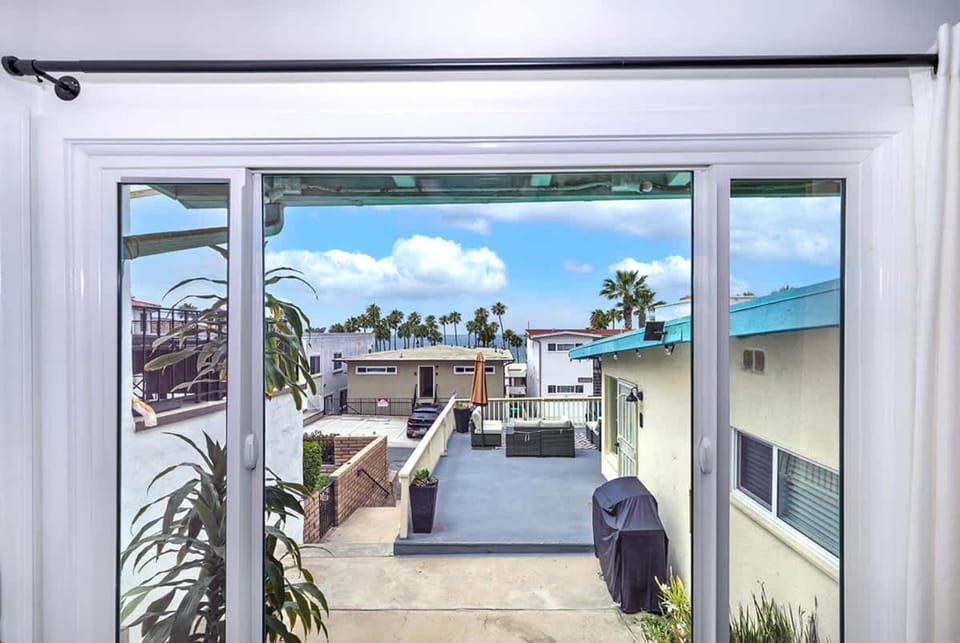 Just Steps to the beach with Ocean & Pier Views Apartment in San Clemente