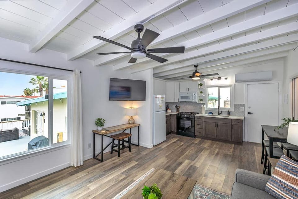 Just Steps to the beach with Ocean & Pier Views Apartment in San Clemente