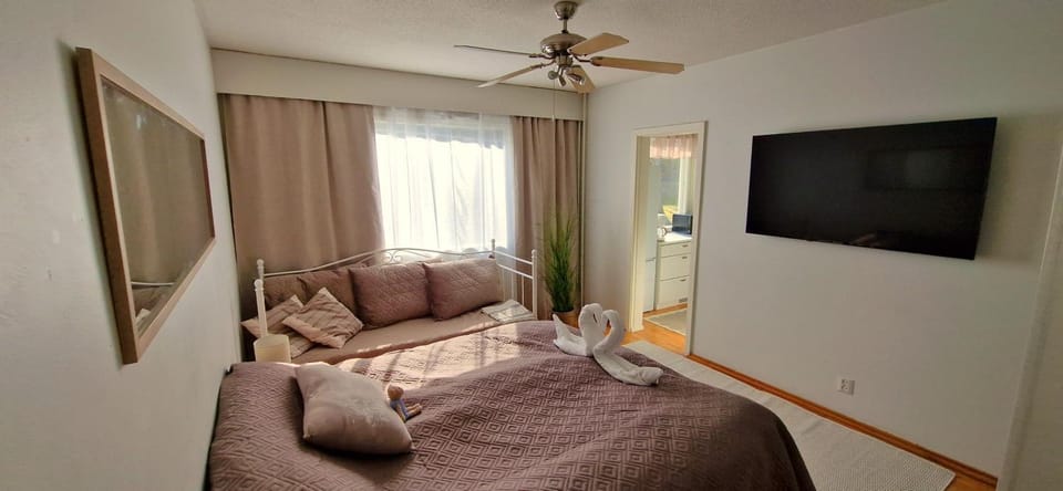 Living room, Photo of the whole room, Bedroom