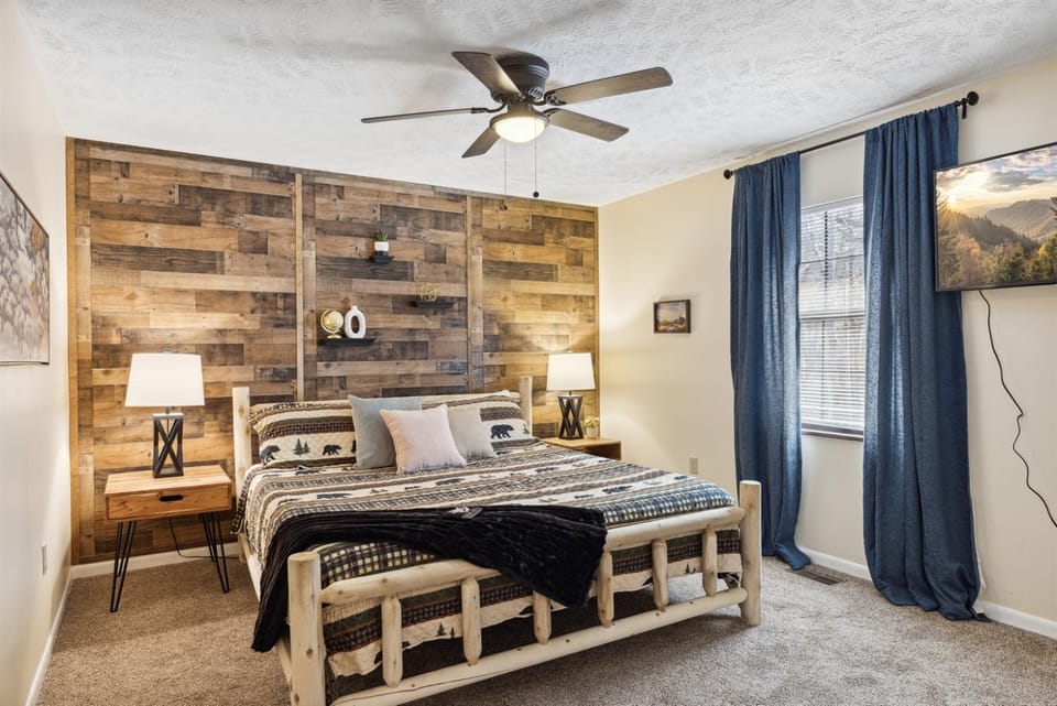 Tennessee Timber Retreat - CabinHotTubPetsWiFi Cabin in Pigeon Forge