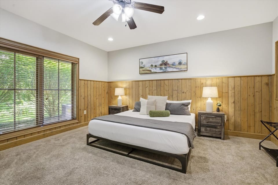 Serenity Ridge 312 - 1 LevelKing BedsPool Access Apartment in Pigeon Forge