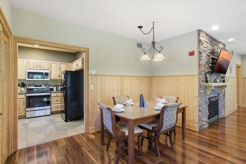 Serenity Ridge 313 - King BedClubhouse Access Apartment in Pigeon Forge