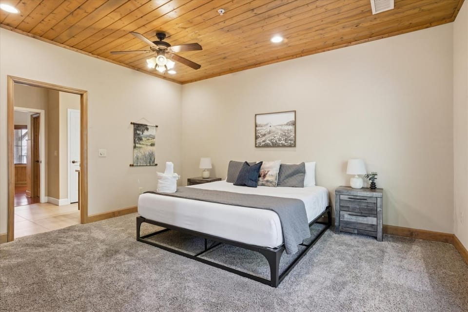 Serenity Ridge 322 - Pool TablePatioPool Access Apartment in Pigeon Forge