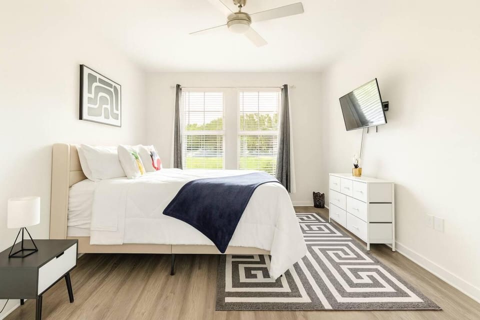 Luxury 1BR • Pool & Gym • Close to Downtown Apartment in Ocoee