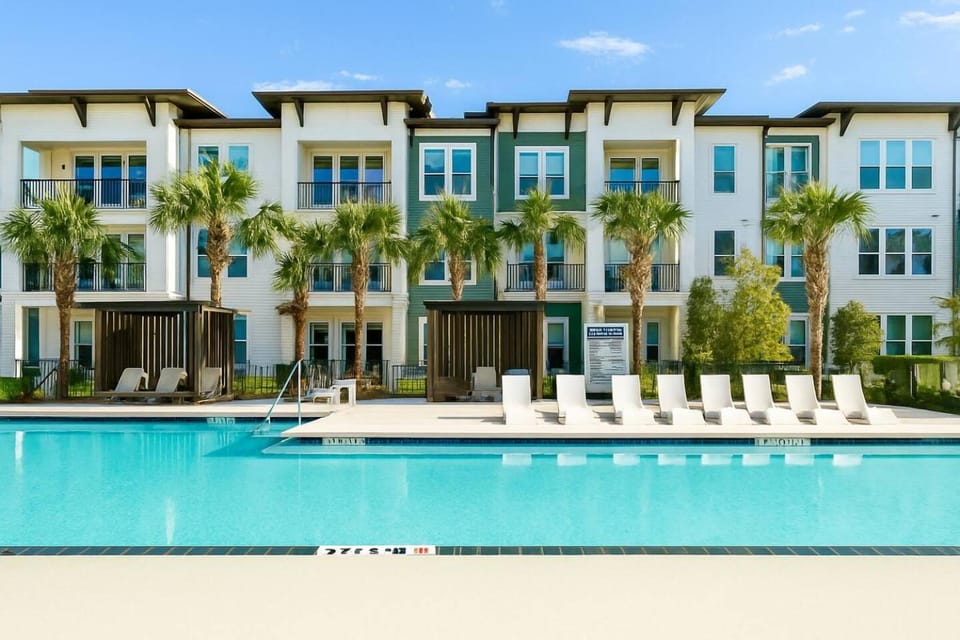 Luxury 1BR • Pool & Gym • Close to Downtown Apartment in Ocoee
