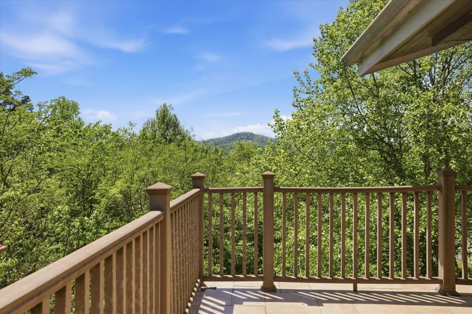 Serenity Ridge 323- Clubhouse AccessKing BedWiFi Apartment in Pigeon Forge