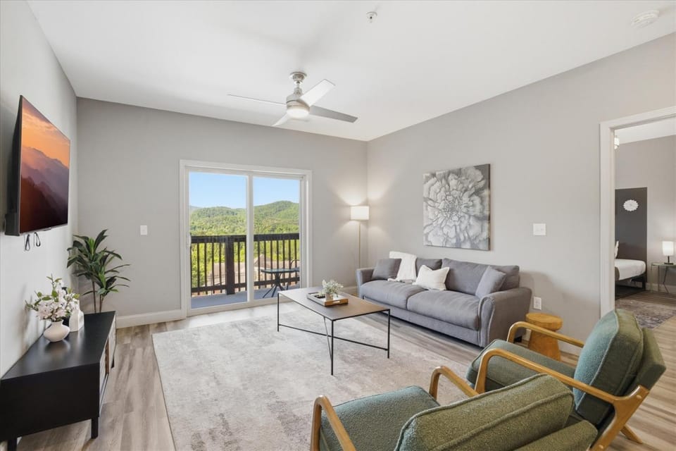 Serenity Ridge Clubhouse Unit 1- PoolGameRoom2BR Apartment in Pigeon Forge