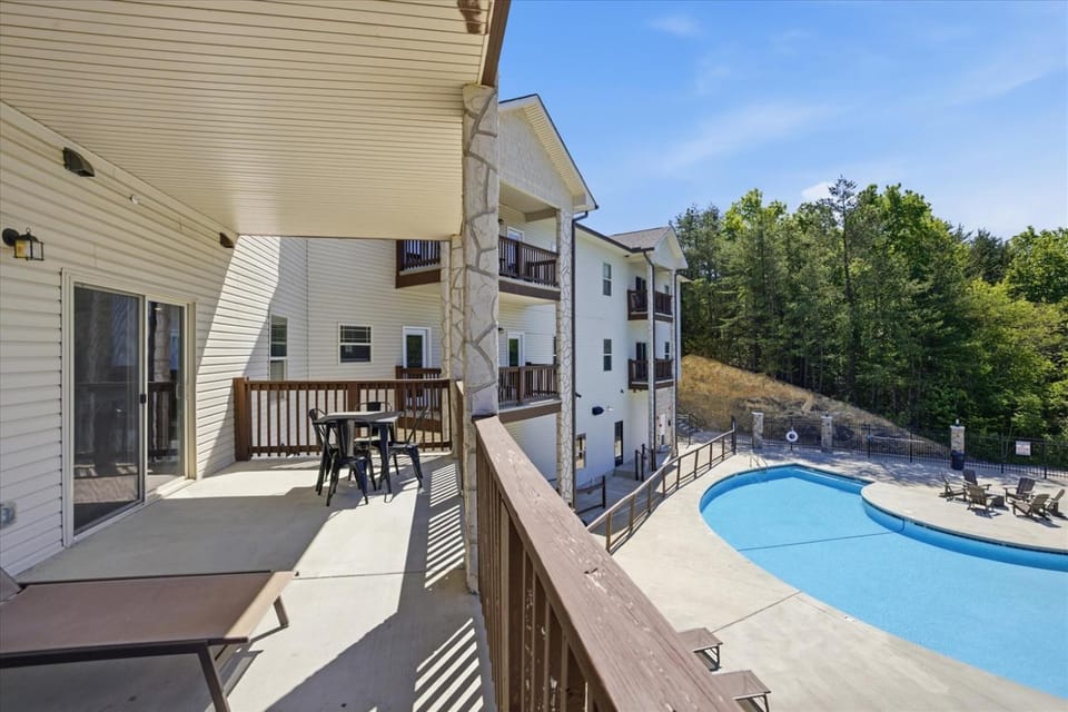 Serenity Ridge Clubhouse Unit 3- King BedFamily Apartment in Pigeon Forge