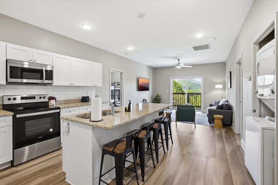 Serenity Ridge Clubhouse Unit 4 - GroupsPoolWifi Apartment in Pigeon Forge