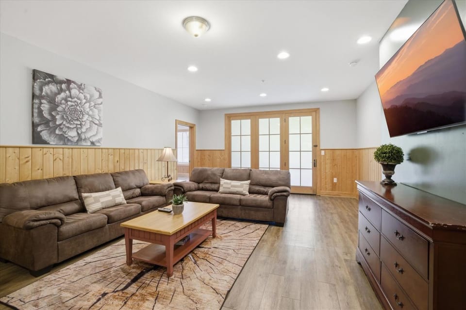 Serenity Ridge Unit 711 - Single-Level Group Stay Apartment in Pigeon Forge