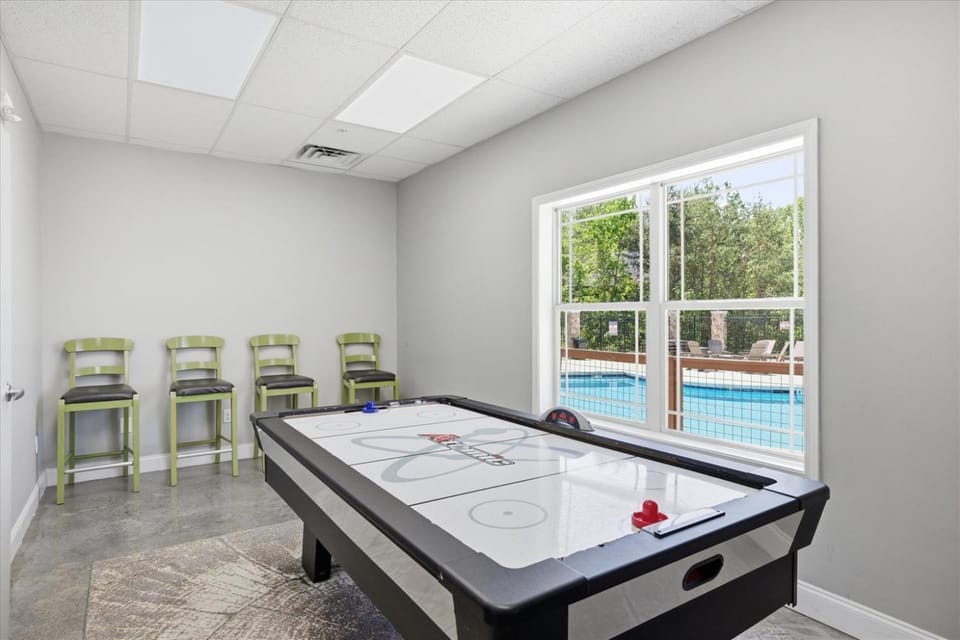 Serenity Ridge Unit 712 - Group StayPool Access Apartment in Pigeon Forge