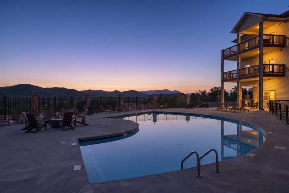 Serenity Ridge Unit 722 - FamilyPool AccessWiFi Apartment in Pigeon Forge