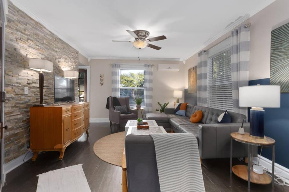 Spacious 2-Bed Near Plaza 10v2 Apartment in Kansas City