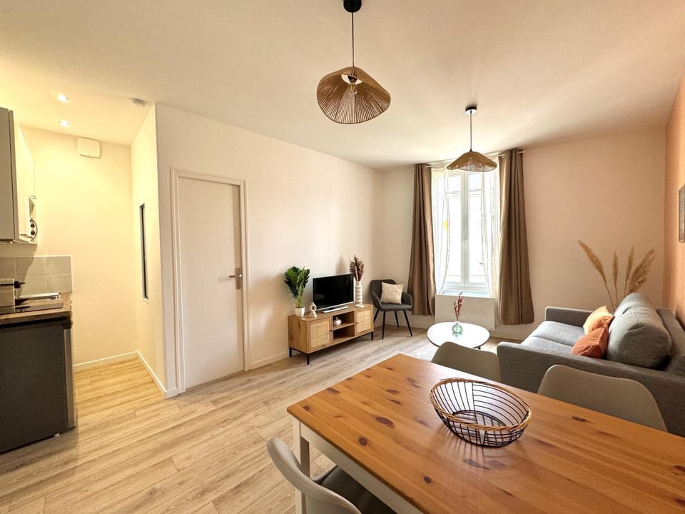 TV and multimedia, Kitchen or kitchenette, Living room, Dining area
