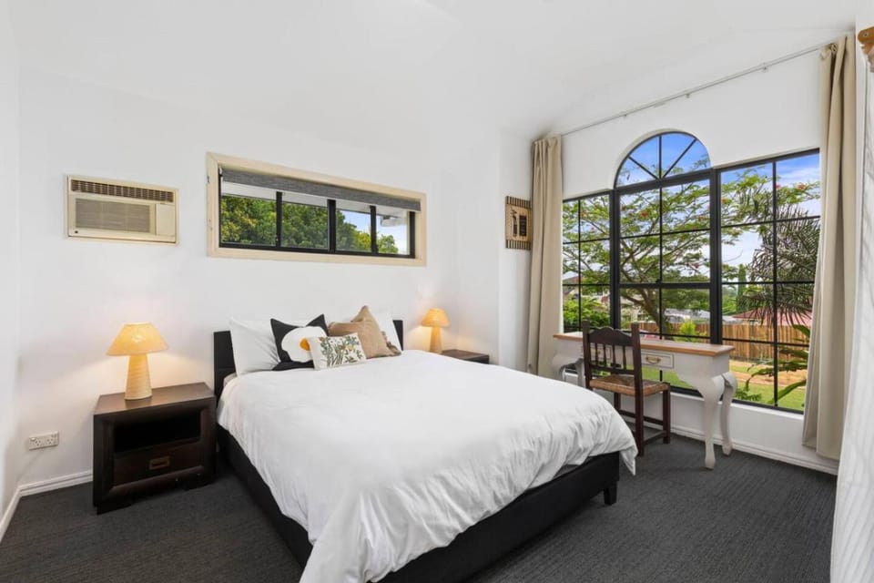 4BR Villa with Pool and Garden - Daisy Hill Villa in Brisbane