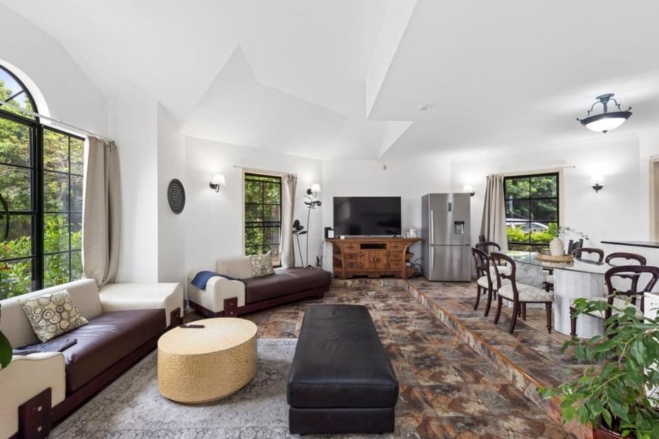 4BR Villa with Pool and Garden - Daisy Hill Villa in Brisbane