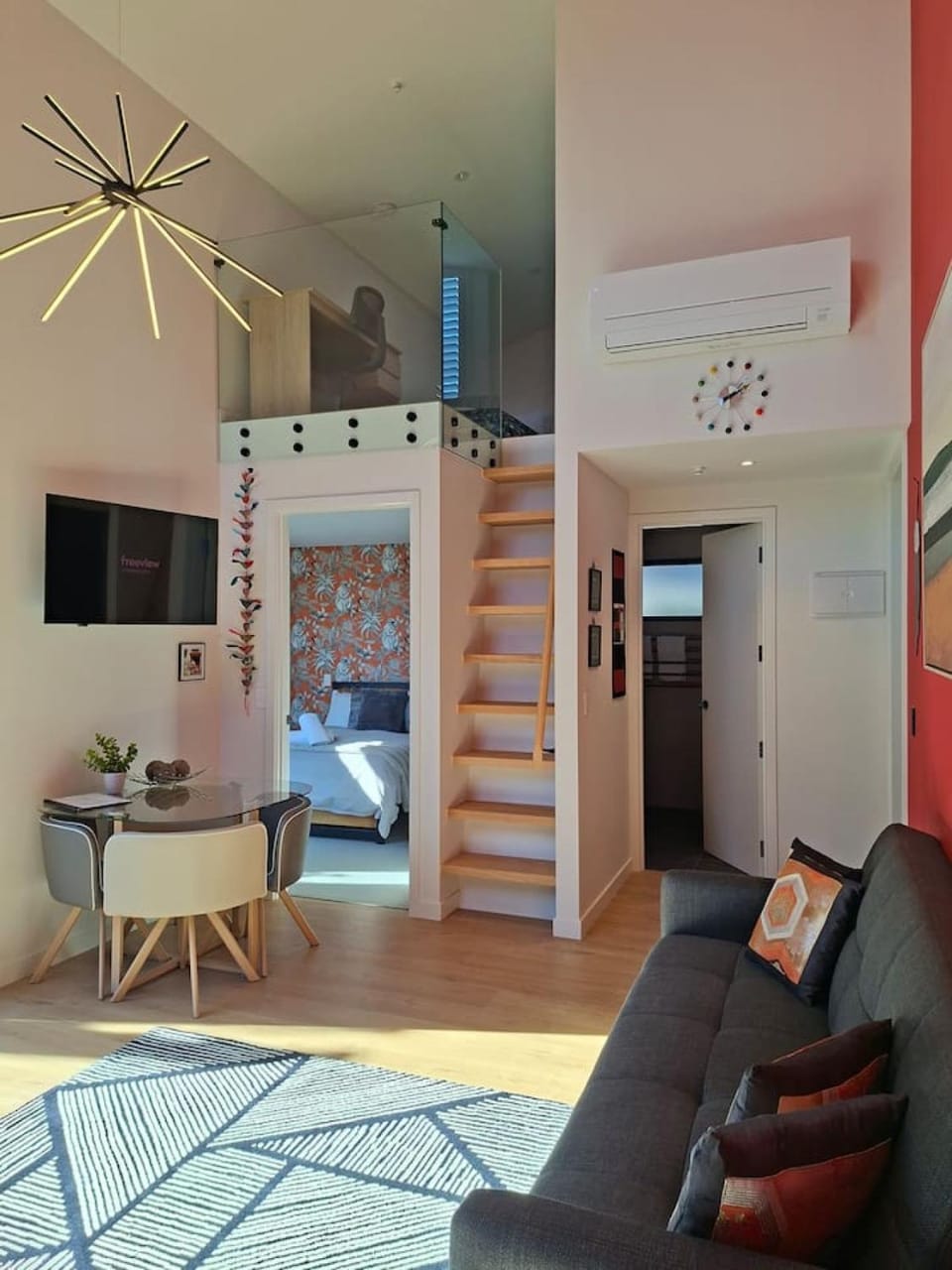 Modern Wanaka Escape with Mezzanine Loft Apartment in Wanaka