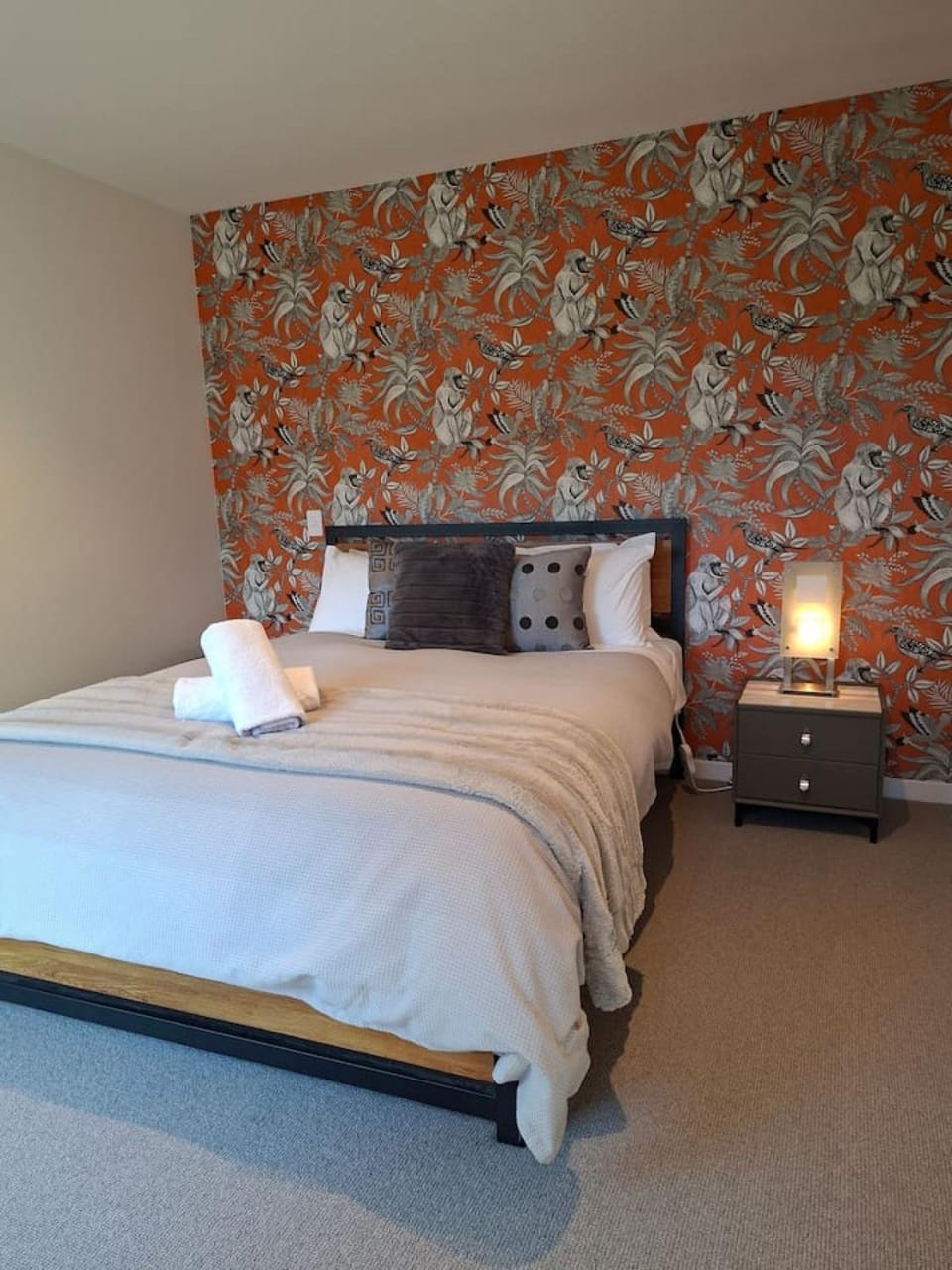 Bed, Bedroom, towels