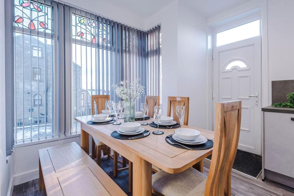 Dining area, heating, internet