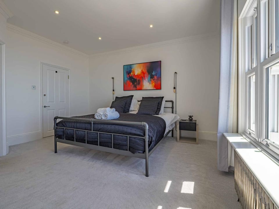 Luxury Seafront Villa for 12 with Ocean Views House in Folkestone