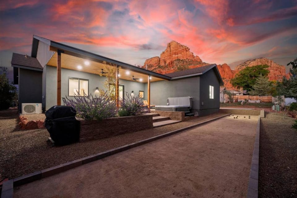 New Build w Epic Views Walk to Chapel Trails House in Sedona