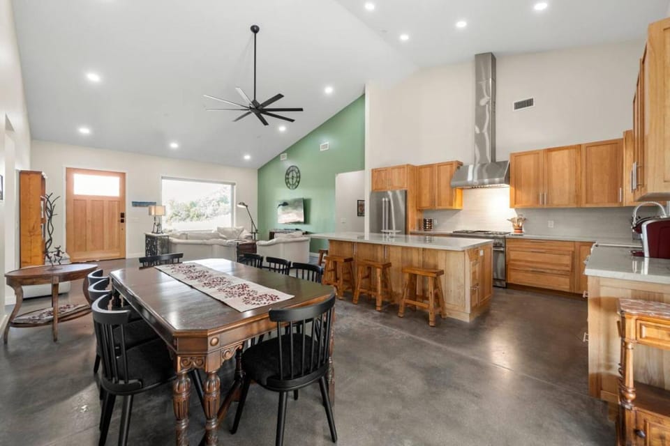 New Build w Epic Views Walk to Chapel Trails House in Sedona