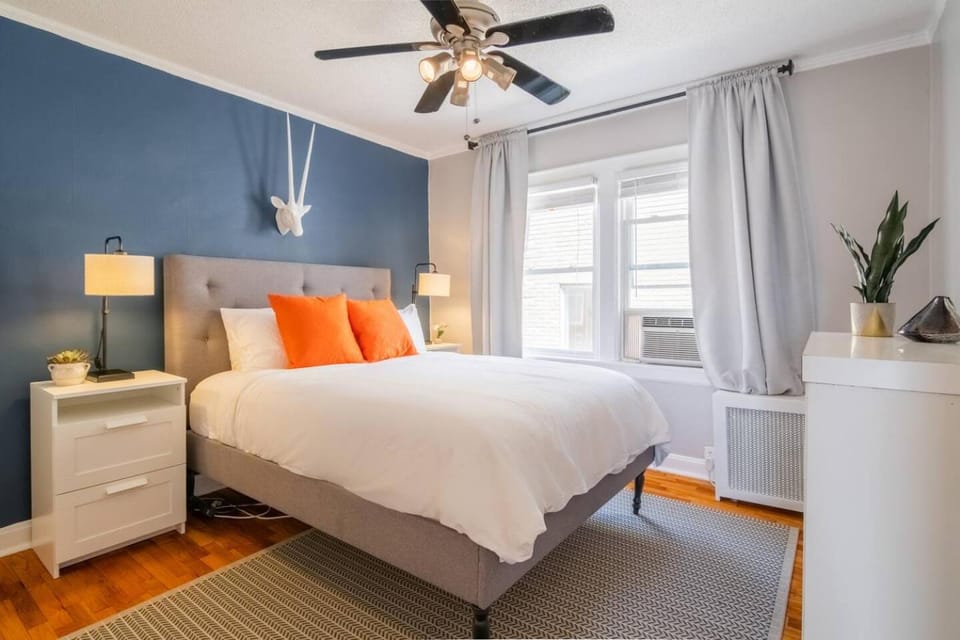 2 Bd Condo on the Plaza! 2 Apartment in West Plaza