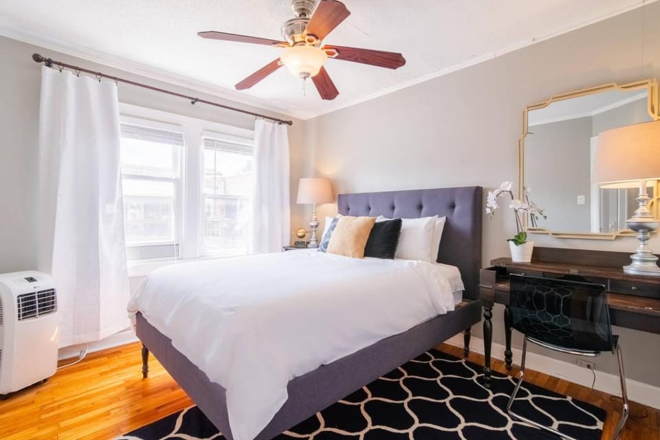 2 Bd Condo on the Plaza! 2 Apartment in West Plaza