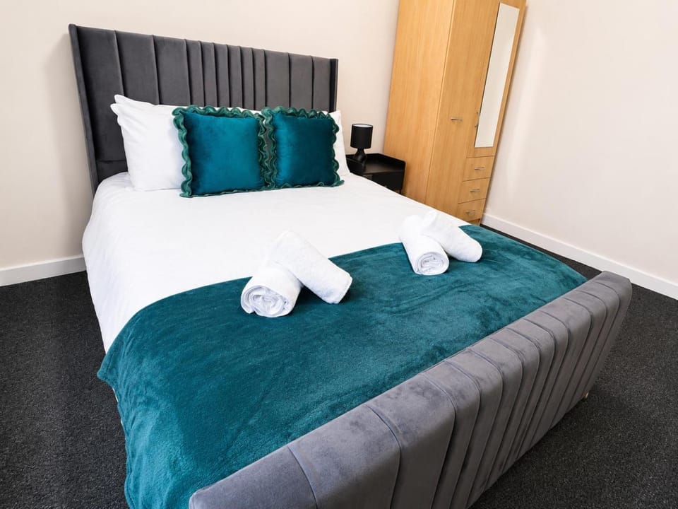 Gorgeous 2 bedroom apartment in charming Newport perfect for relaxing stay, sleeps 5 Apartment in Newport