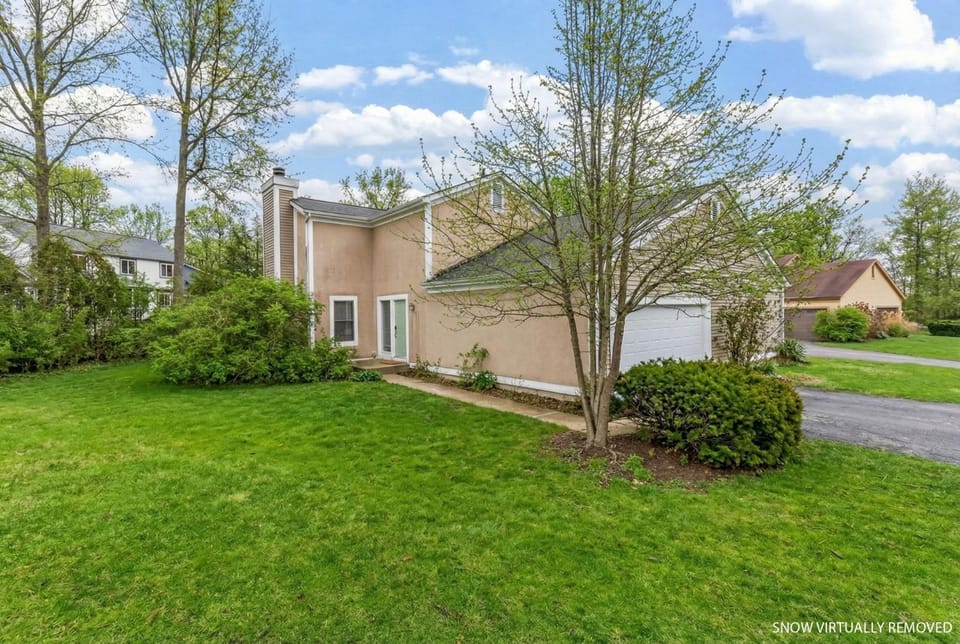 Modern 2BR Duplex in Gahanna Near Easton Airpor House in Gahanna