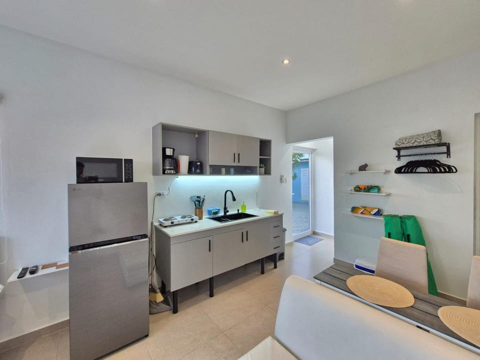 Sirena Azul Getaway APT1 | Studio near Palm Beach Apartment in Noord