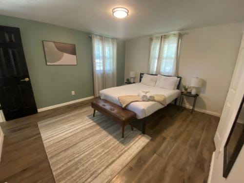 The Wittenberg Getaway - 5 BR 2 Bath House in Gahanna