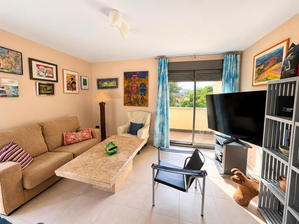 Communal lounge/ TV room, TV and multimedia, Living room