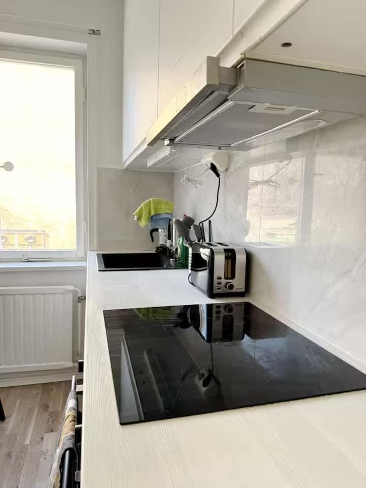 Quiet 1BR Apartment with Balcony 20min to City Apartment in Stockholm